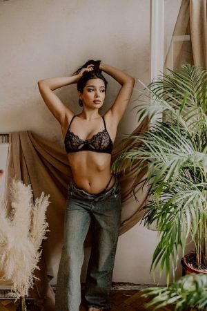 zmyslowa-sesja-zdjeciowa-w-mieszkaniu-w-bieliznie-portretowe-fotograf-krakow-fotografia-portretowa-kobieca-sensualna-msalawa-mateusz-salawa-portret-piekna-kobieta-buduar-02